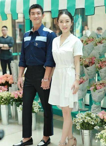 颜色|霍思燕夫妇镜头前秀恩爱,走到哪都要手牵手,还起穿同款条纹装