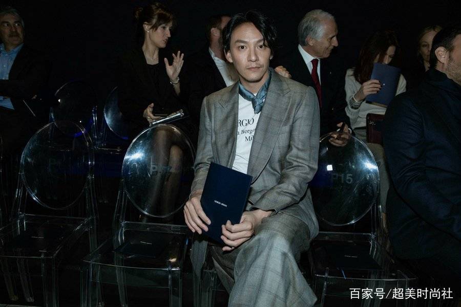 亚洲|全亚洲只请了张震？“傲娇”的阿玛尼，百套秀服仅用了两种颜色