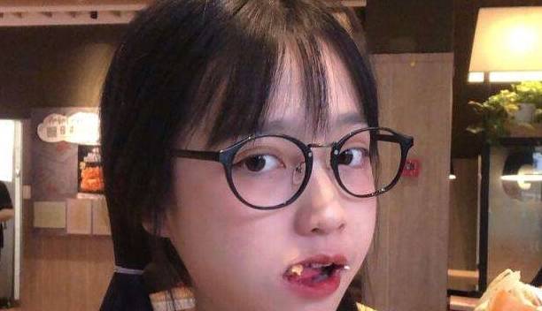 下巴|初中女生一旦体重过百，尽量少吃这“3种食物”，小心长出双下巴