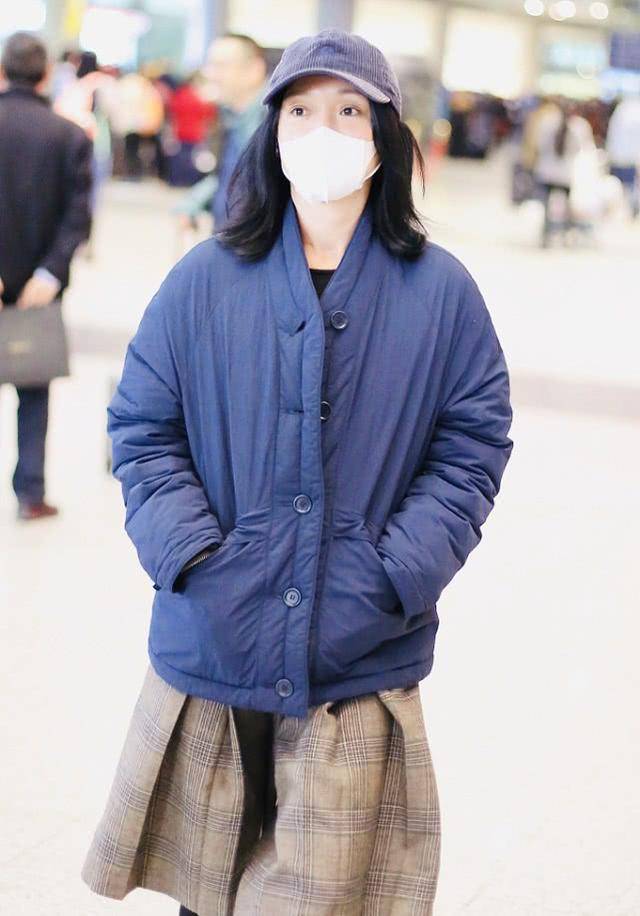 什么|周迅这身“奶奶衫”真时髦，款式简单有型，这气质看着就招人喜欢