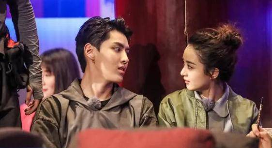 节目组|吴亦凡片酬多高？一档综艺收入8000万，还花600多万请吴妈消费！