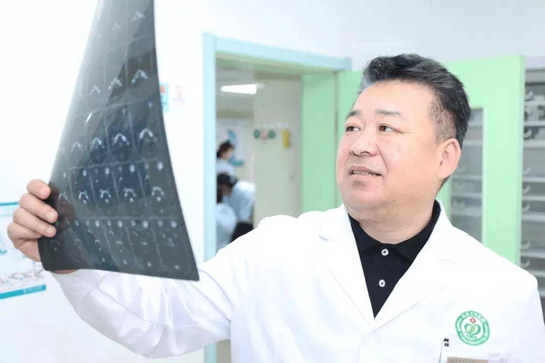 诊断|腰椎间盘突出=腰椎间盘突出症？NO！两个有着天壤之别!