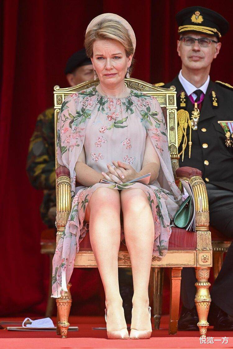 王室|比利时庆典活动 女王储可妩媚可飒爽 老国王私生女高调上看台