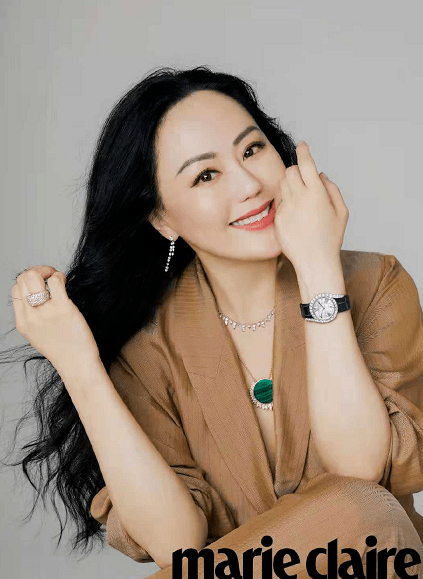 原创败家女章小蕙名媛范十足穿深v裙身材丰腴不像58气质绝了