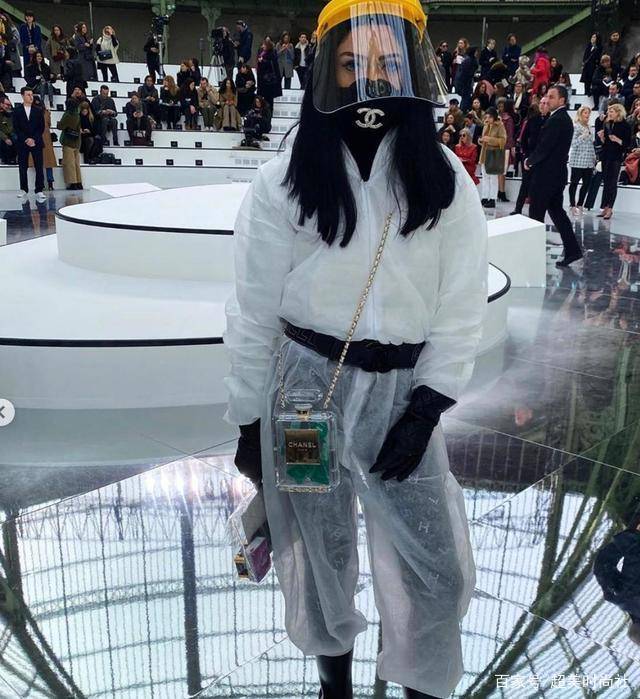 蝴蝶|疫情中的浪漫：另类口罩时装周，展示水晶口罩穿搭，华丽又个性