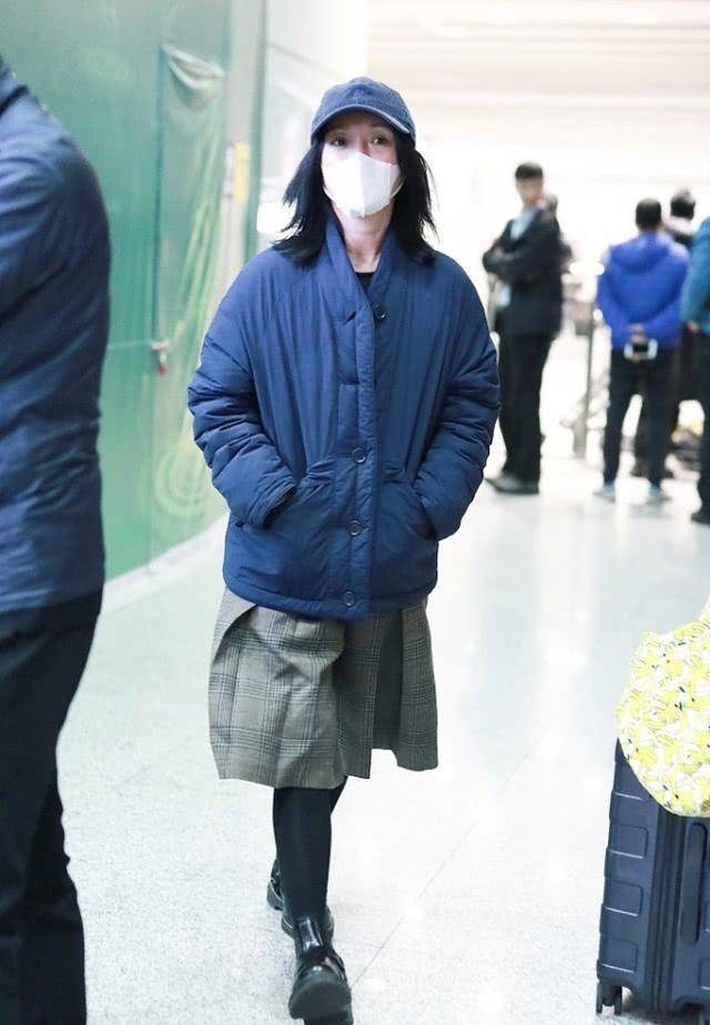 什么|周迅这身“奶奶衫”真时髦，款式简单有型，这气质看着就招人喜欢