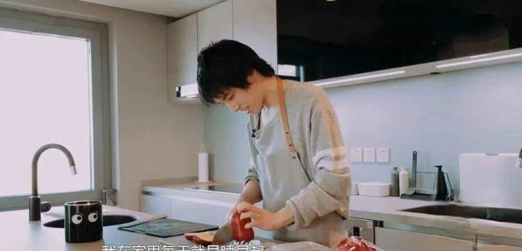 注意力|华晨宇晒早餐，网友注意力却在餐具上：一个杯子抵我两个月工资