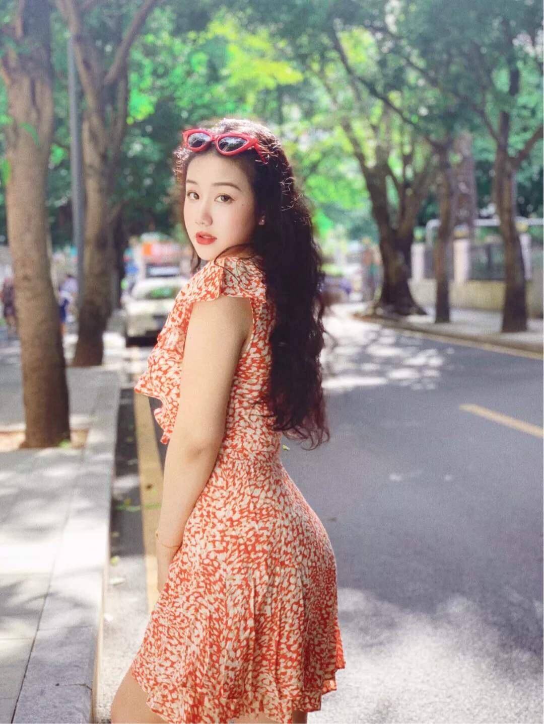 上半身|肉肉的微胖女生怎么穿才时髦又显瘦？巧用这3点，立马告别穿衣难