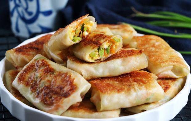 加入适量|饺子皮创意吃法，不包饺子拿去煎，金黄酥脆吃不够