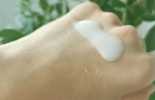 长痘痘|洗脸用洗面奶好还是香皂好？不少人都做错了，难怪皮肤越洗越差！