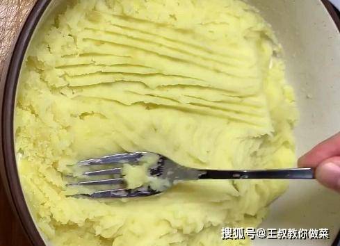 做法|土豆最好吃的做法，即营养又解馋，可以当早餐，还能当零食，真香