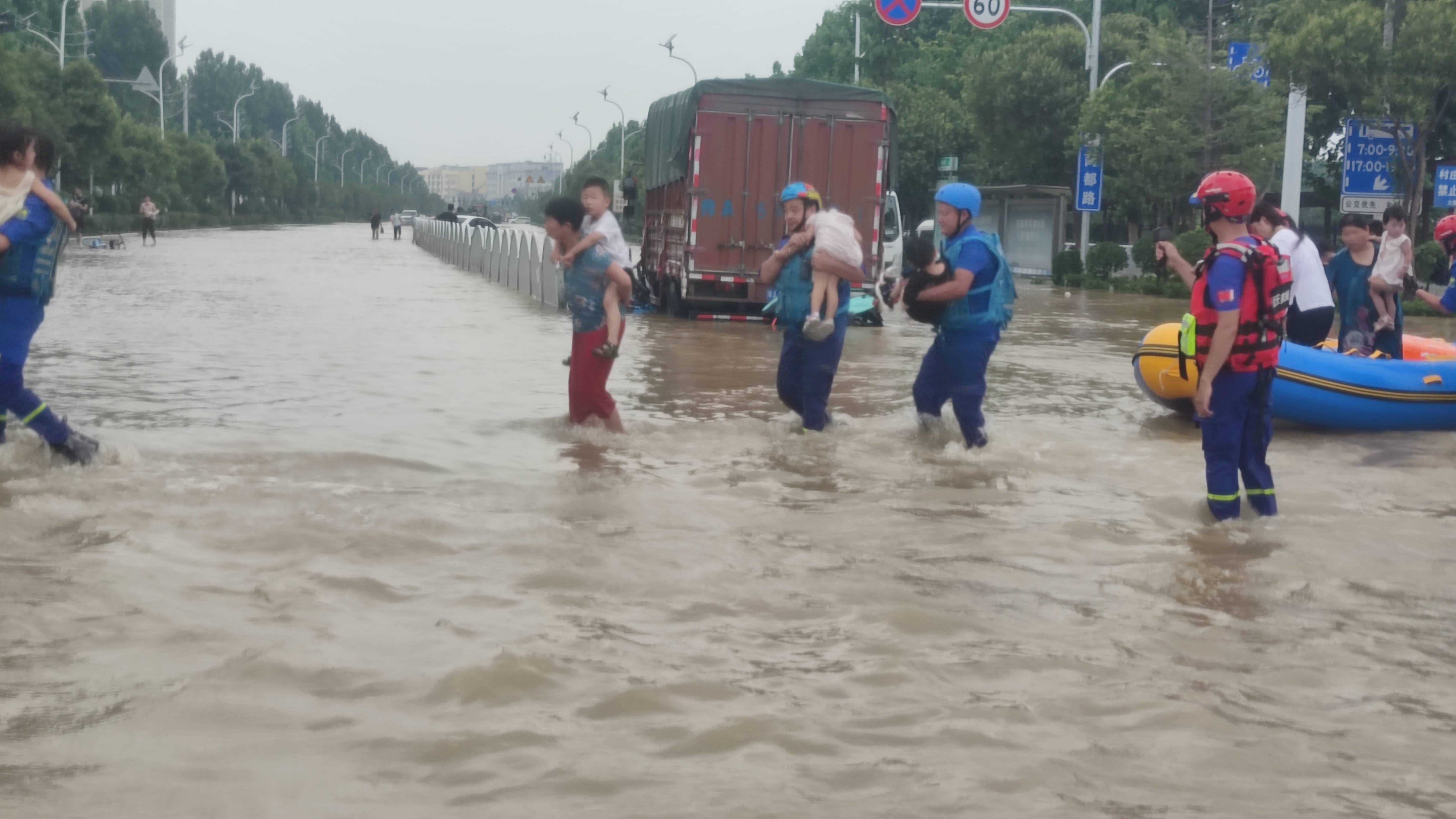 郑州救灾图片高清图片