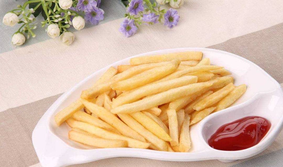 下巴|初中女生一旦体重过百，尽量少吃这“3种食物”，小心长出双下巴