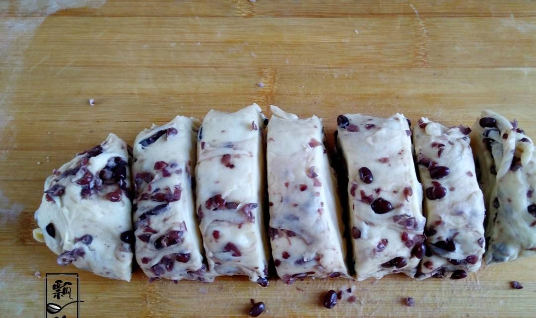 开火|面粉加红豆，早起电饭锅一蒸，比面包还好吃，做早餐特别棒