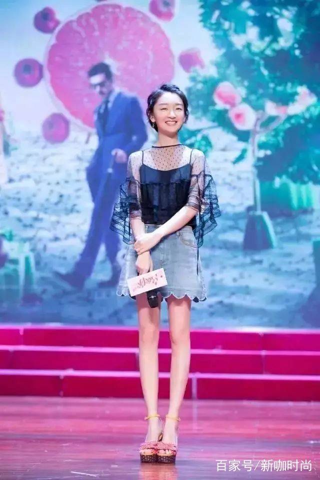 设计|96斤张俪厉害了!穿“半个牛仔裙”就出门,网友:看腿被骗了?