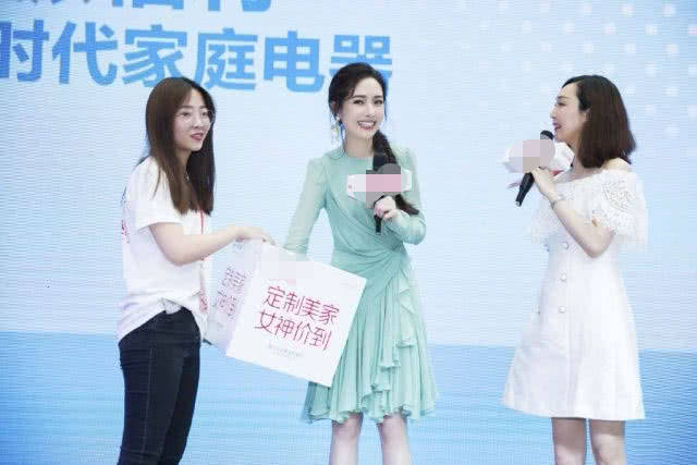 漂亮|郭碧婷定婚后美得真高调，鱼尾编发造型搭一袭薄荷绿连衣，美极了