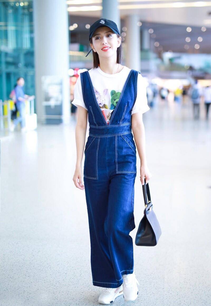 佟丽娅|佟丽娅不穿礼服,造型也很好看!这些休闲搭配像少女,时髦接地气