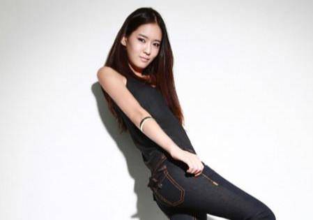 黑色|夏季黑色衣裤如何搭配不会显得沉重？怎样搭配更好看？