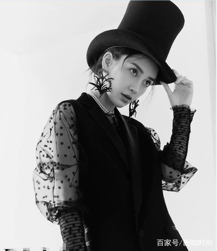 新造型|Baby真厉害啊，“俏皮西装裙”都可以驾驭，酷帅又甜美