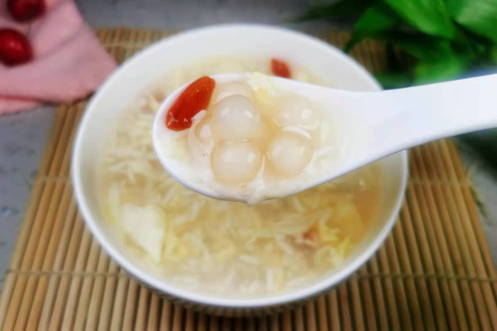 大暑过后,喝奶茶冷饮不如喝它,食材混合放锅里煮,提神醒脑_汤圆