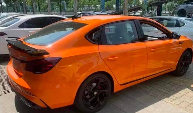 对标本田思域预售9万第三代mg6pro实拍橙色车身真帅气