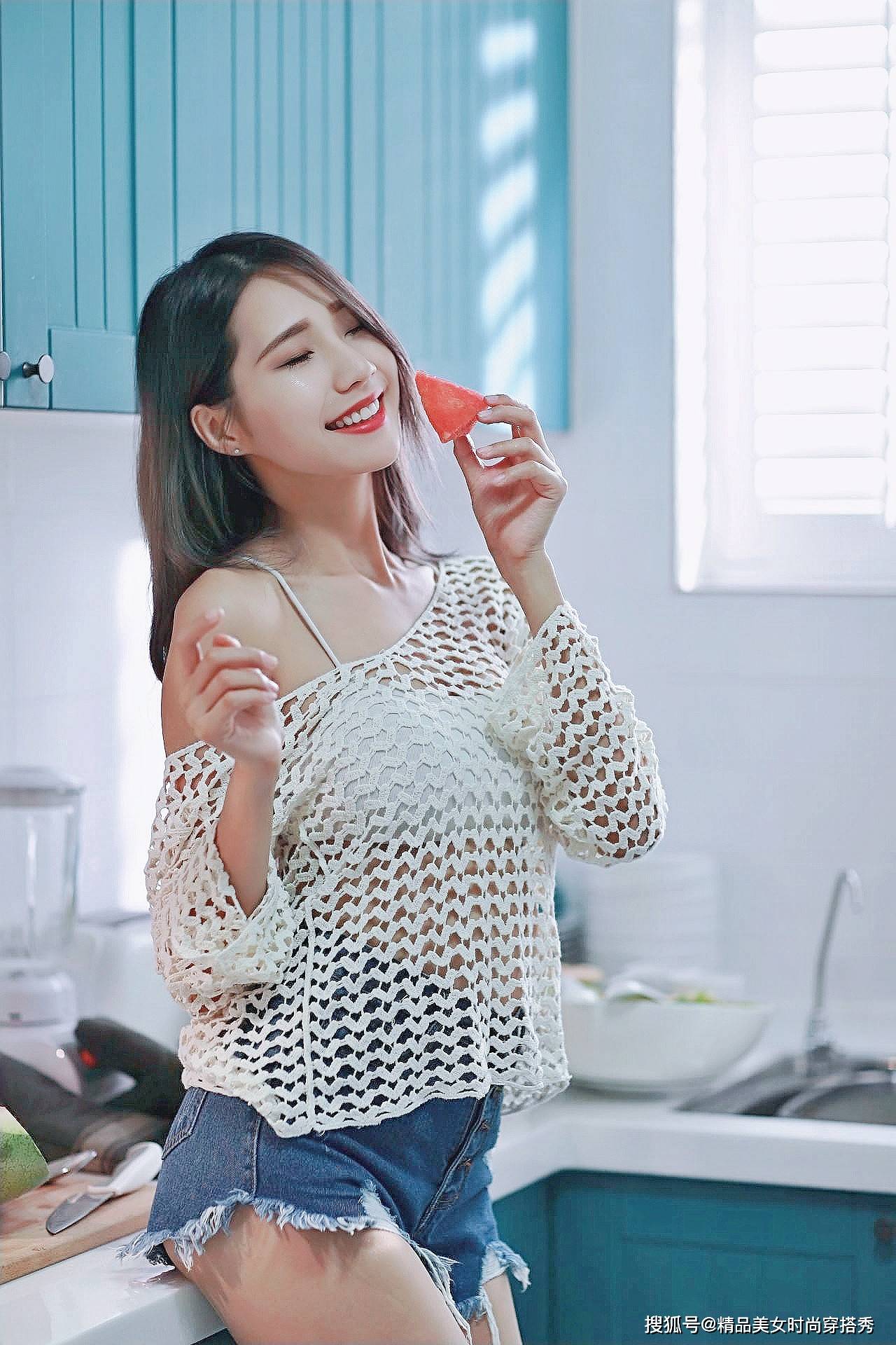 长袖|小姐姐的这身穿搭，在这个夏日里真的是清凉又时尚