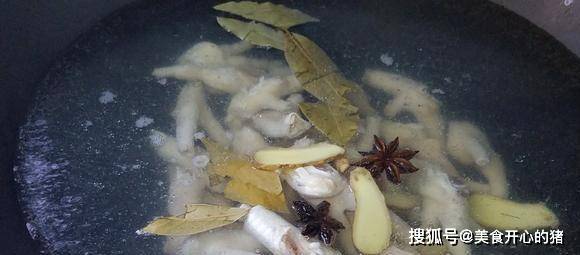 香菜|凉拌鸡爪的简单做法，又香又好吃的一道家常菜，美味又下饭