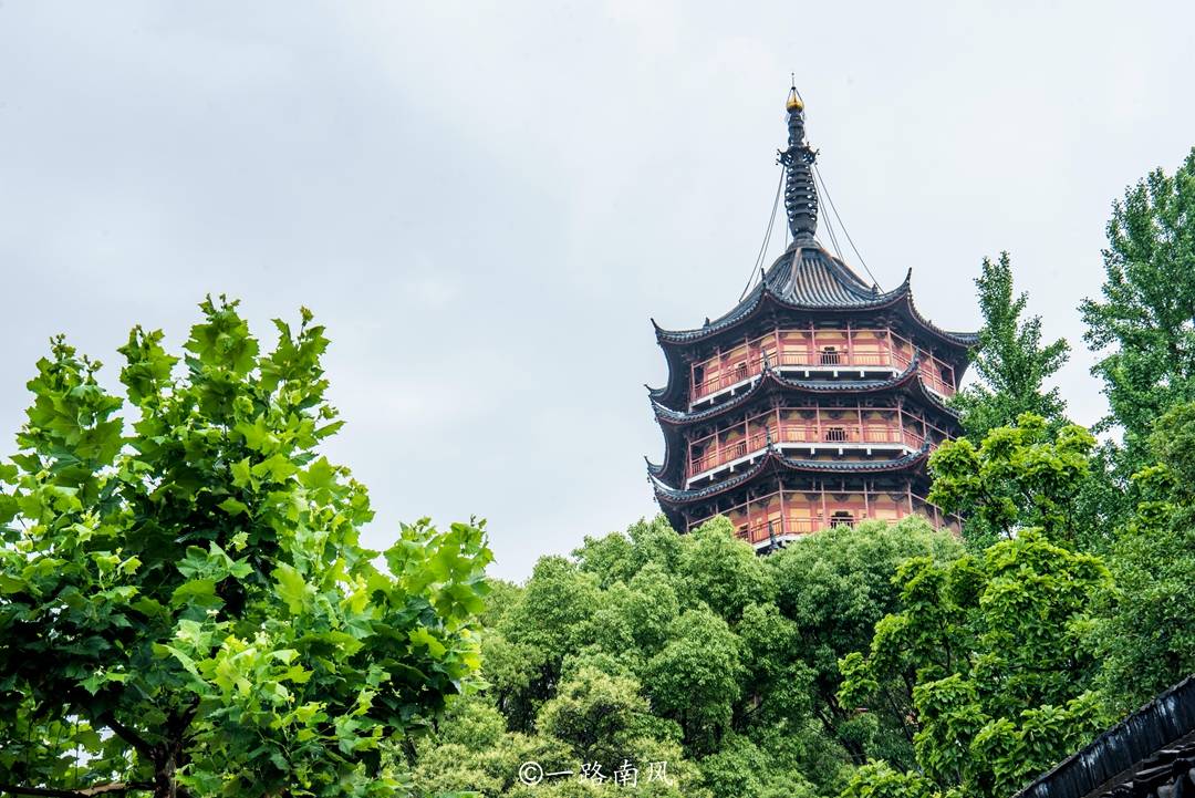 苏州历史最悠久的寺院，内有江南第一古塔，登塔可俯瞰古城全貌