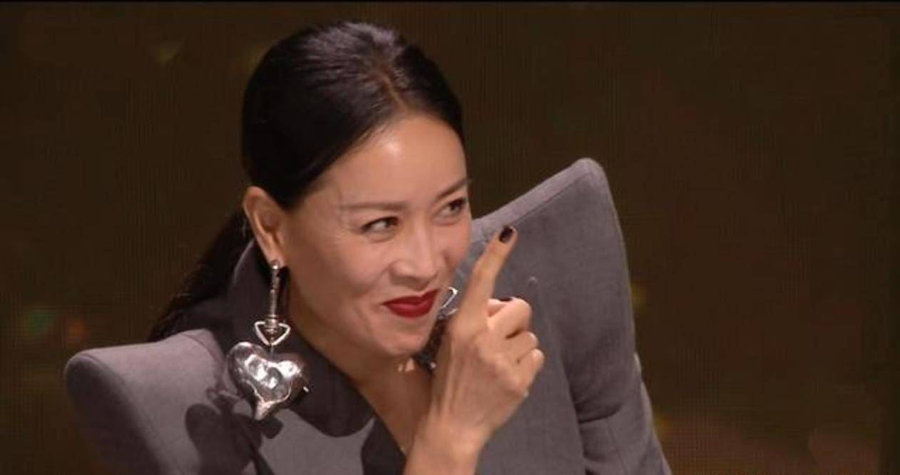 《乘风破浪的姐姐2》成团之夜1v1,那英团1336票,周笔畅团1529_那英组