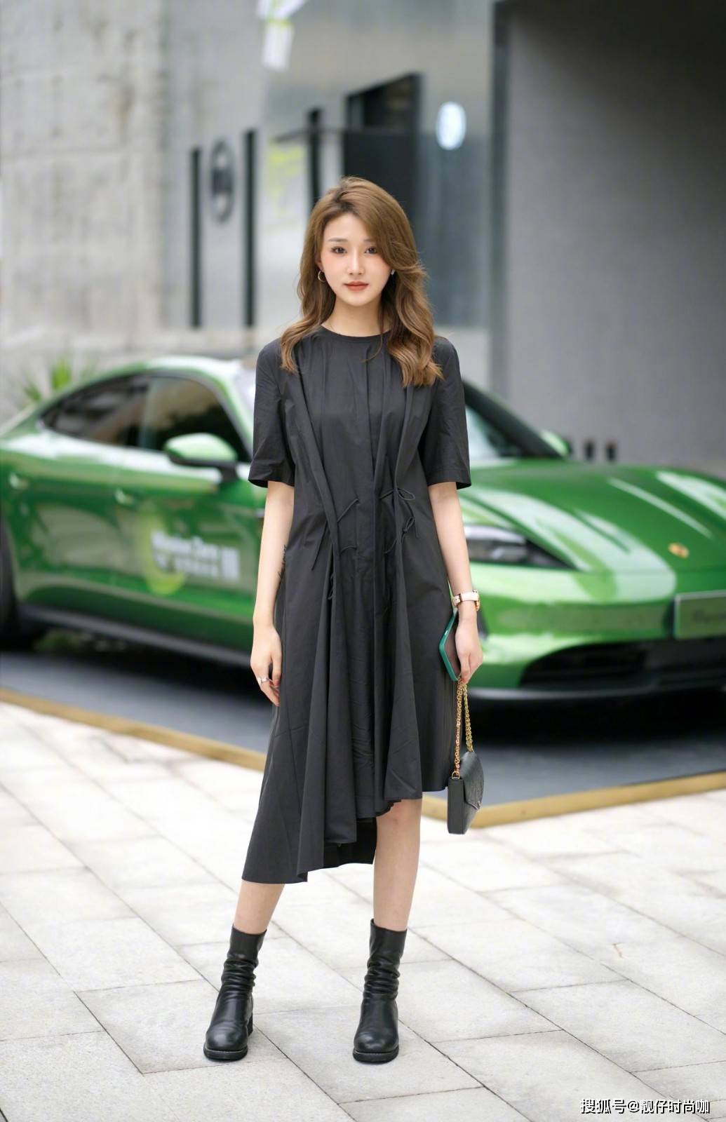 女生|夏天必备连衣裙，小清新女生怎样穿才养眼？这3个方案时髦又可爱