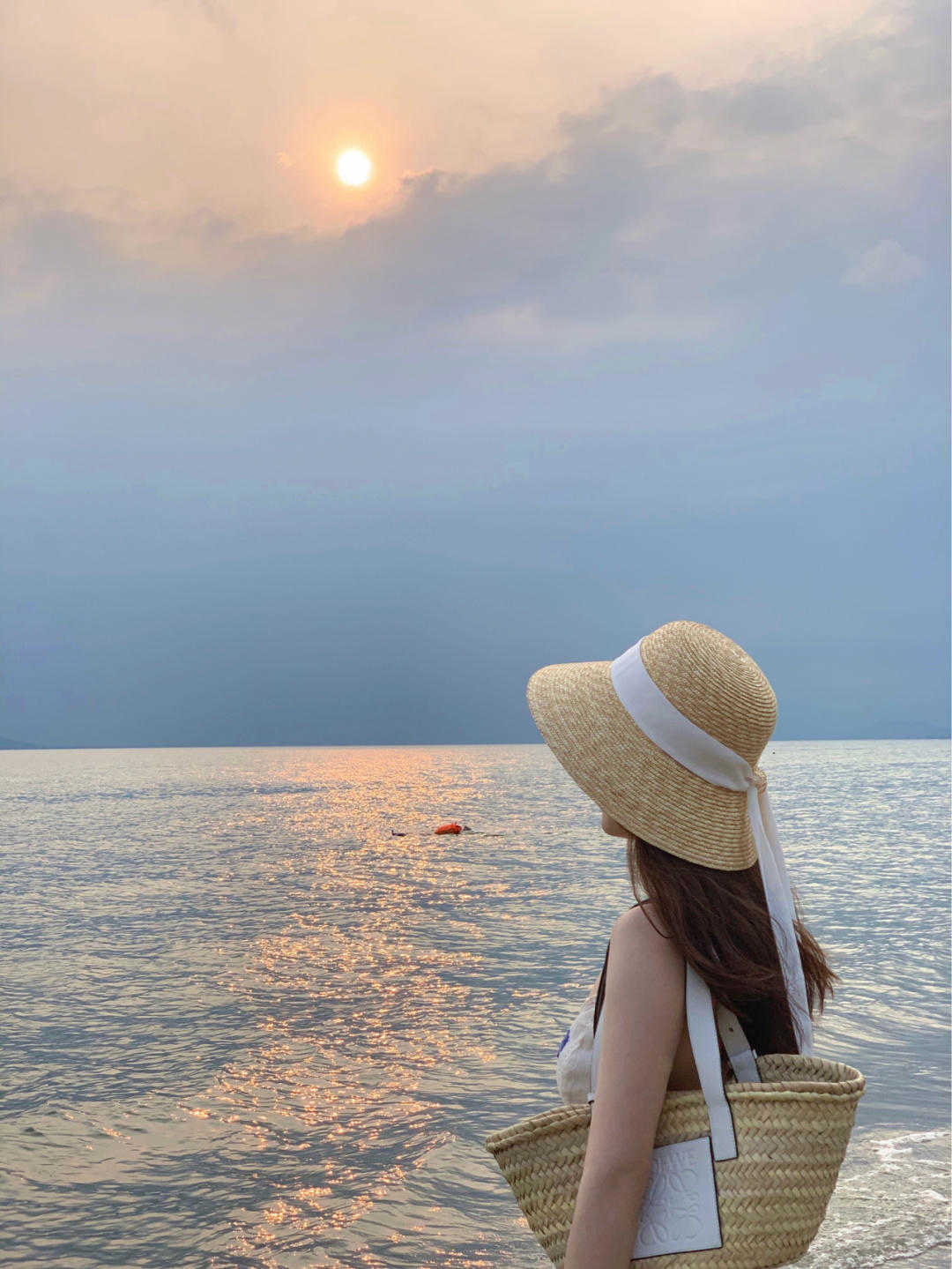 展现|今夏,女神都在这么穿,印花上衣搭配牛仔裤简约利落,美如初恋