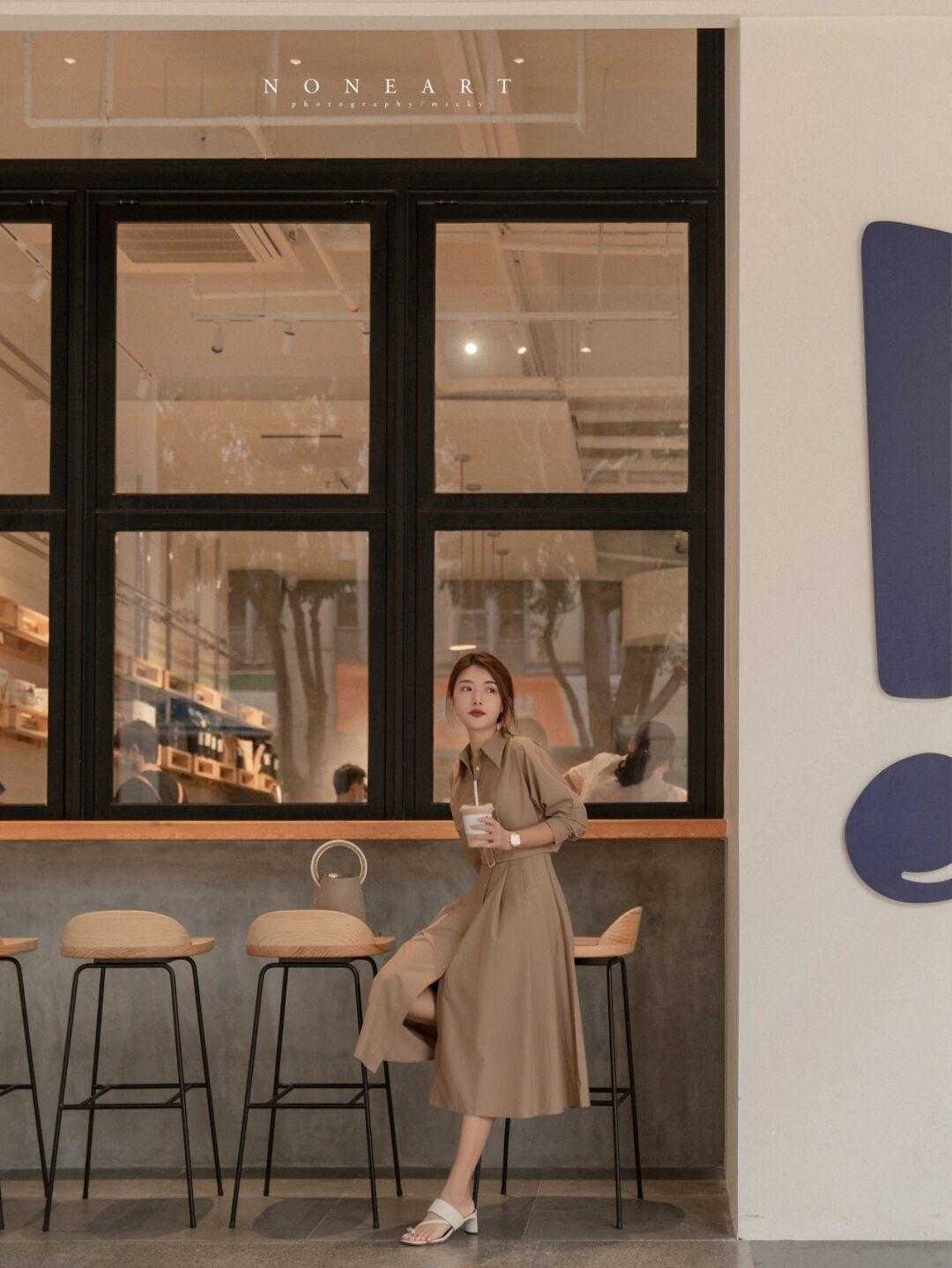 显得|都市女白领这样穿干练时髦,衬衫搭配西装裤简约利落,女神范十足