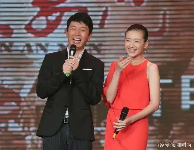 身量|董洁真讲究，穿着简洁不拖泥带水，盘发更显好气质