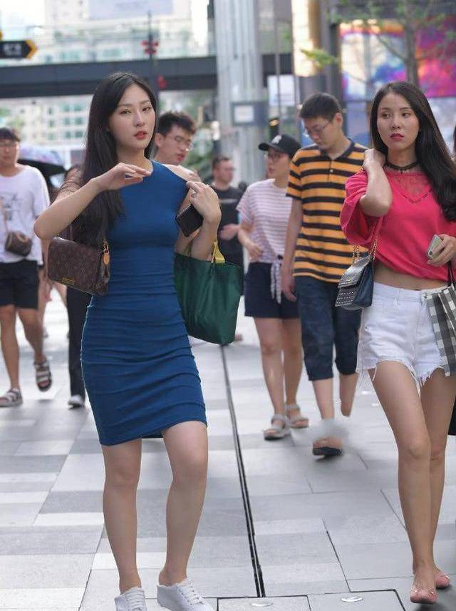 高跟鞋|美女脚上搭配一双高跟凉鞋，让你犹如女神般靓丽