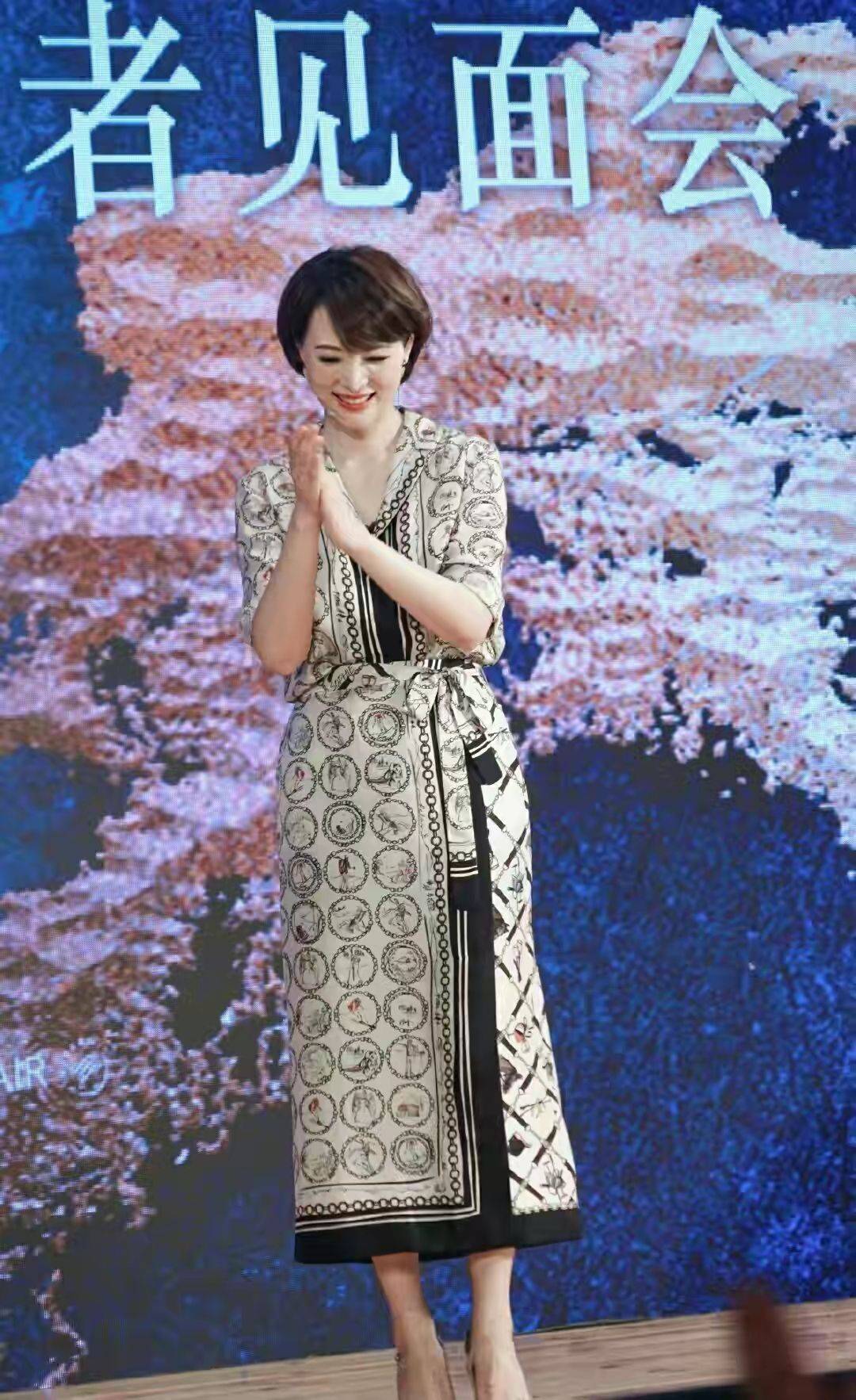 年岁|董卿再有气质，不修图脸凹凸不平也很真实，突然就觉得老了!