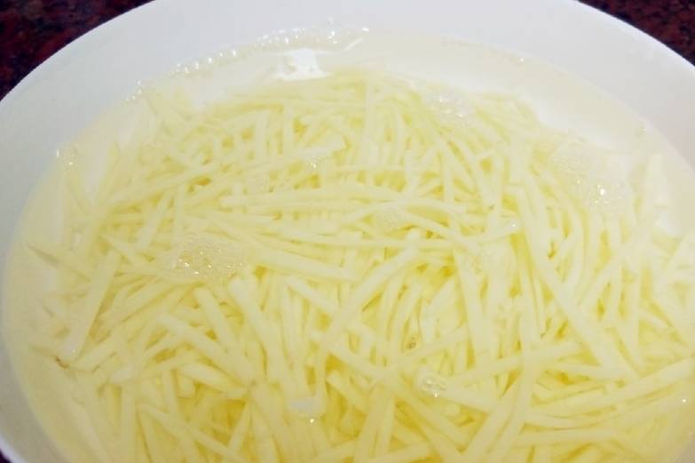 小勺|土豆丝别只会炒了,用来做早餐饼,比煎饺香,儿子天天吵着让我做