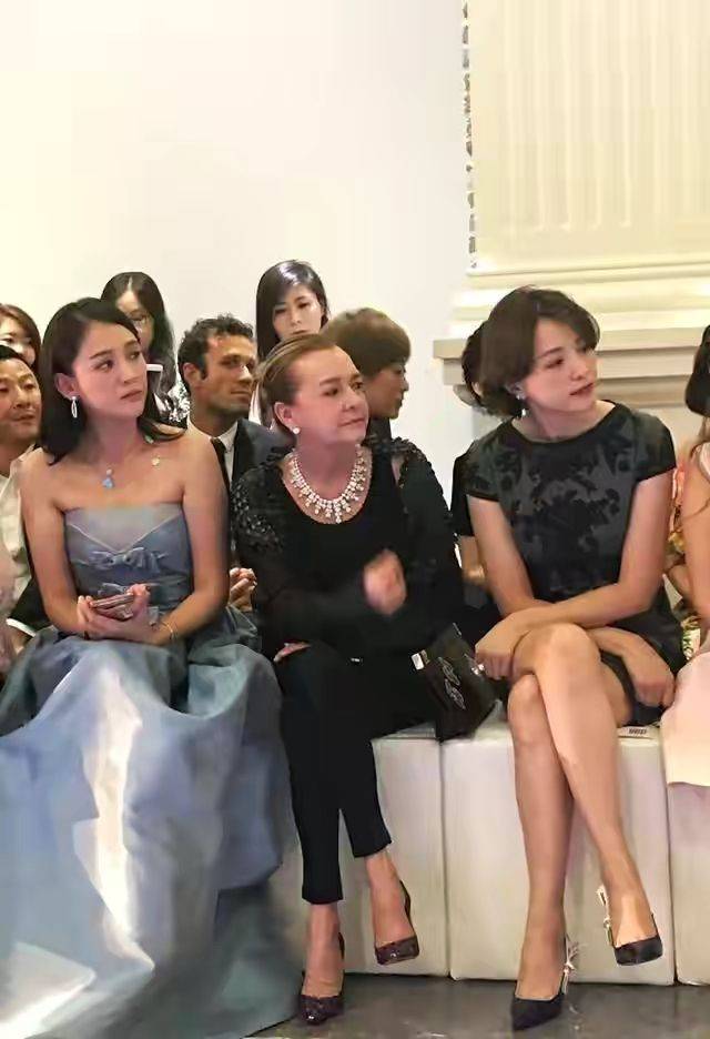 年岁|董卿再有气质，不修图脸凹凸不平也很真实，突然就觉得老了!