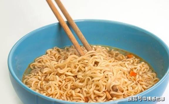 面包|宝妈尽量别给孩子吃这些早餐,没营养还对孩子健康有影响,了解下