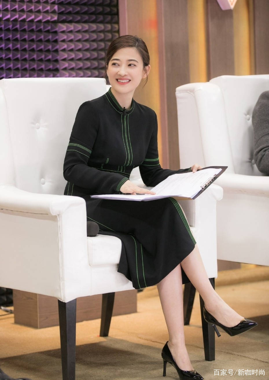 马尾|梅婷总算穿错一次！宽松拼接装搭马尾，终于相信她44岁了