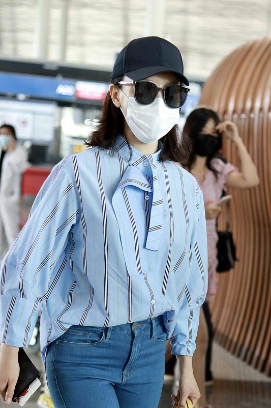 &quot|跟着＂气质美女＂陈数学穿搭，身穿白T日常休闲，还有很强的舒适感