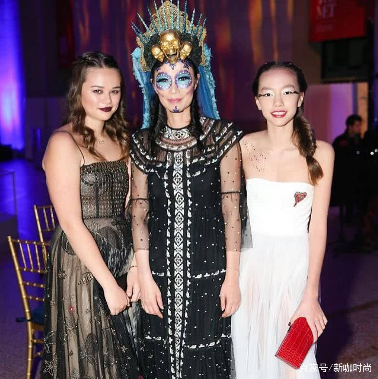 身材|富婆邓文迪18岁大女儿晒照,穿复古风泳衣身材曼妙,满屏摩登质感