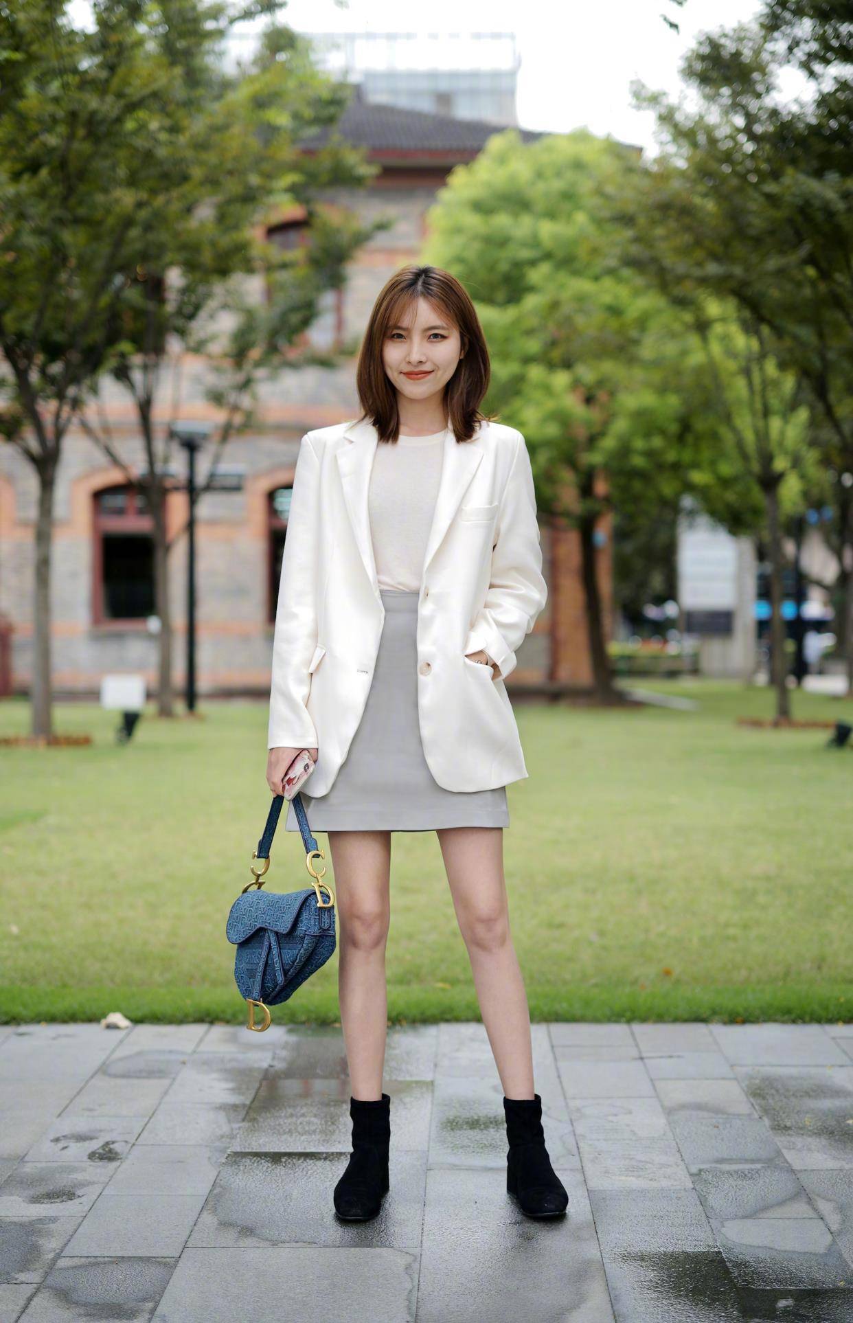 服装|职场女人,学会4组“夏日西服穿搭术”,想要的舒适、优雅都会有