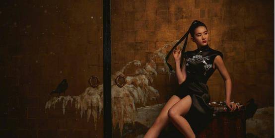 服装|“酷飒”风格正流行，刘亦菲的国风时尚，看着就有一种青春活力感