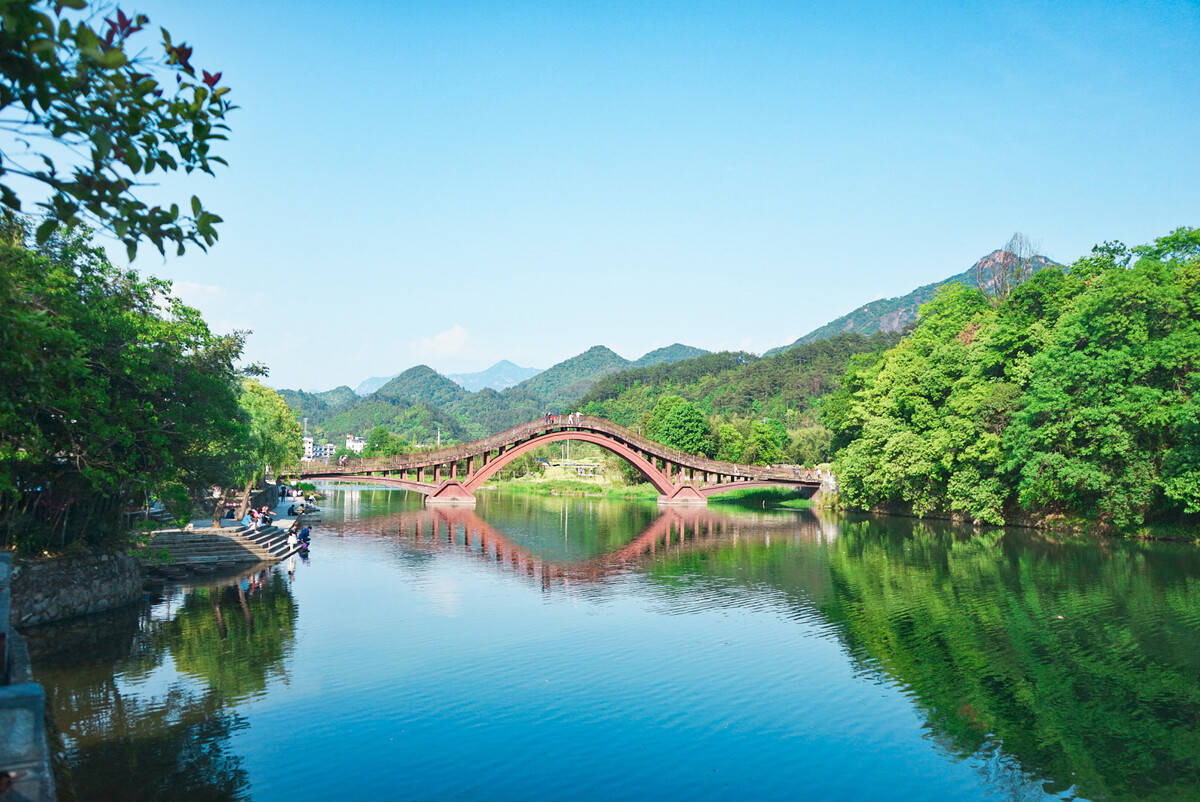 安徽省宣城市績溪龍川景區是國家旅遊局正式批准的國家aaaaa級旅遊