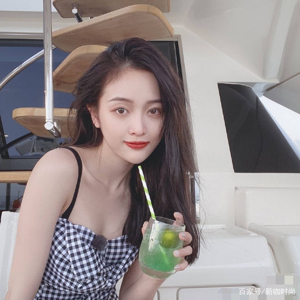 事件|懒理粉丝撕郑爽事件，吴宣仪穿吊带坐游艇：一切都最好的安排