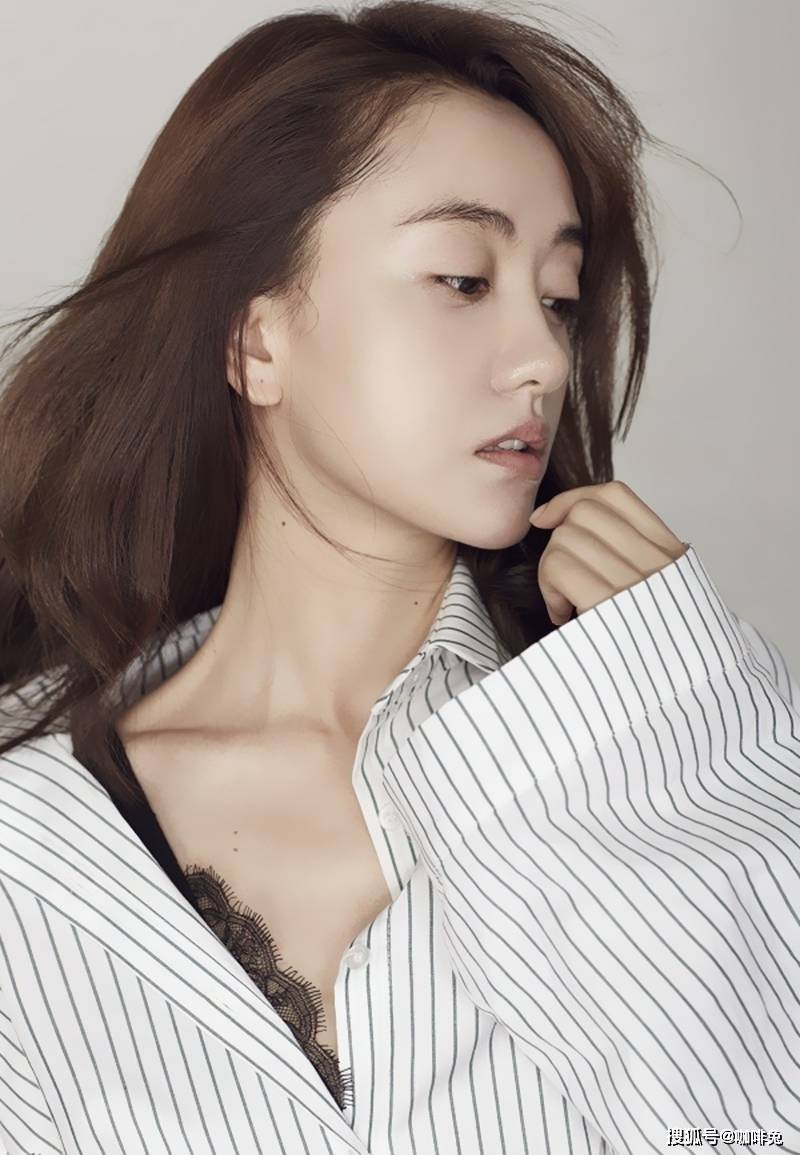 身材|40岁的杨蓉秀时尚，大胆尝试“慵懒风”，简直不要太迷人了