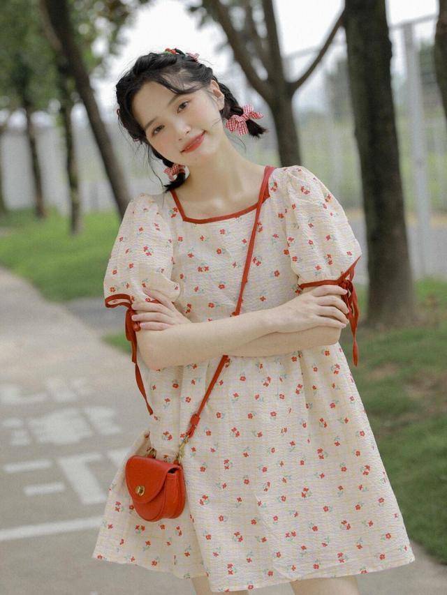 设计|元气少女都爱穿的吊带裙，日系复古，俏皮又灵动，美如初恋女友
