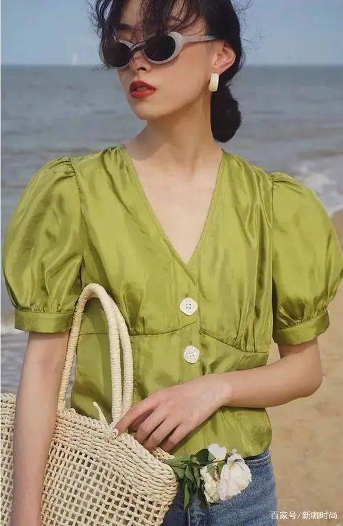 样式|这驾驭力绝了！章子怡穿“芥末绿”长裙华丽复古，女神范满分