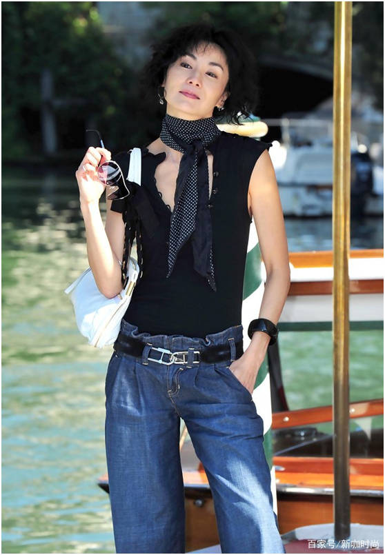 时尚|10年前的张曼玉有多美？短发爆炸头，随便配牛仔裤都是高级感