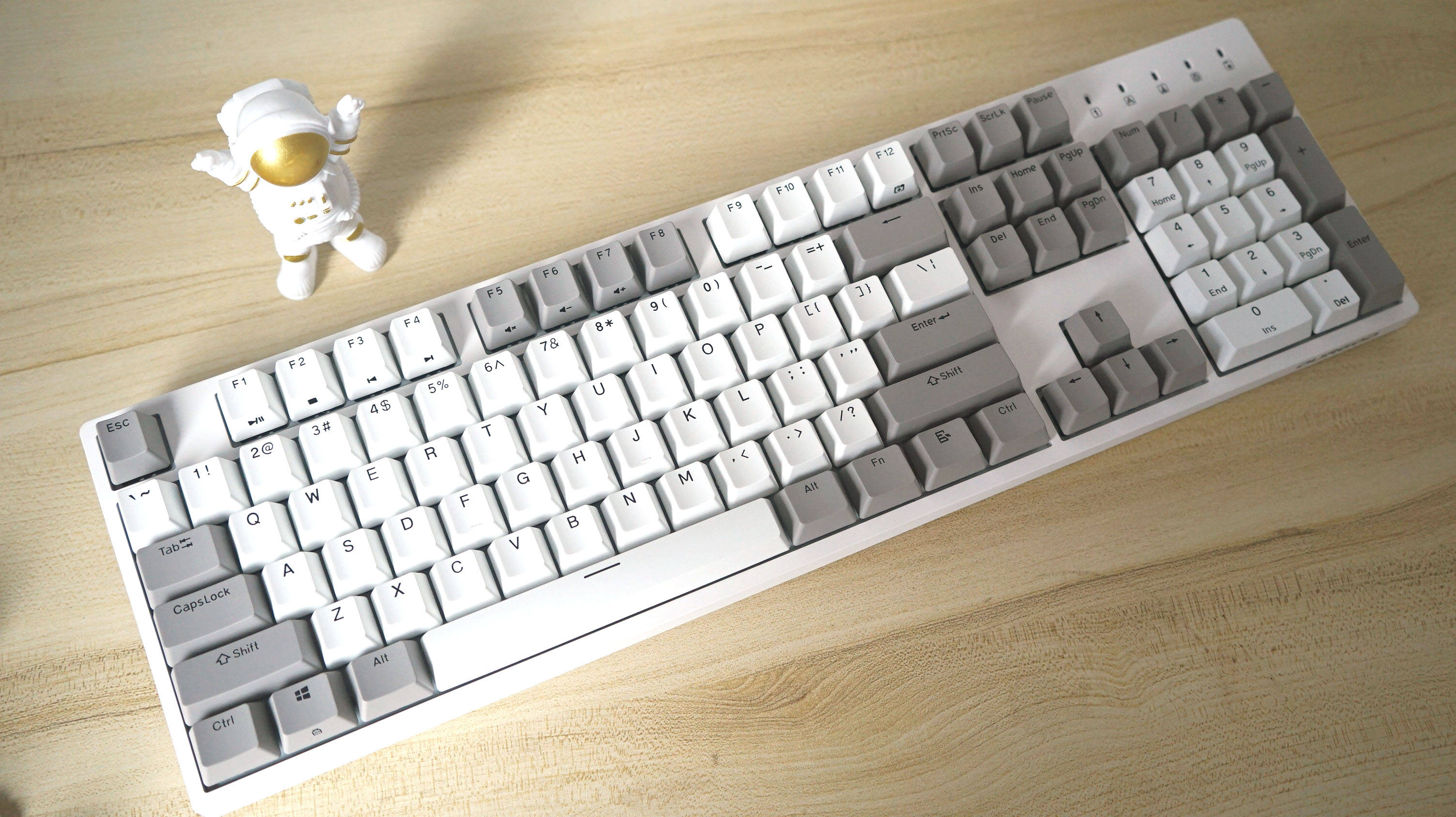 舒适感强的键盘 6567f38d7fc4479cb4385e6e16626931.jpeg